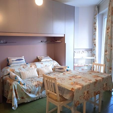 Appartamento Al Lago Da Dany Арона Экстерьер фото