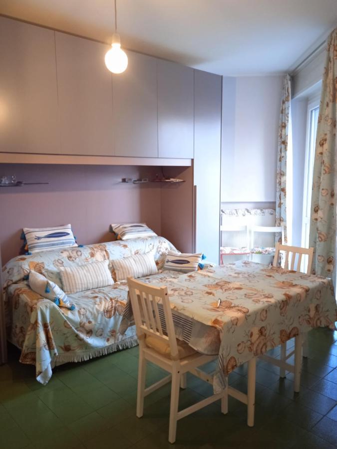 Appartamento Al Lago Da Dany Арона Экстерьер фото